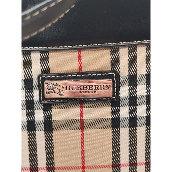 Burberry Check Canvas LG Shoulder Bag - Picture 3 of 11